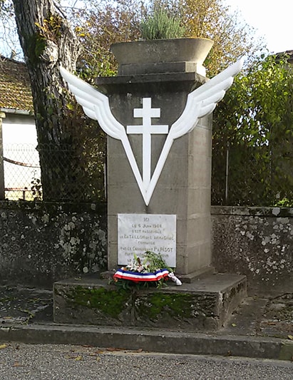 La première stèle du souvenir à Panjas