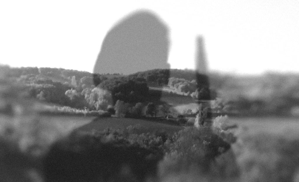 Ombre de maquisard sur fond de paysage