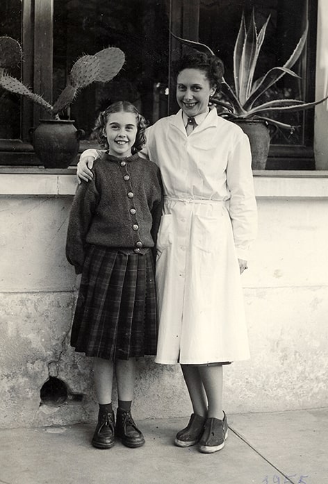 Jeanne Robert avec une de ses élèves